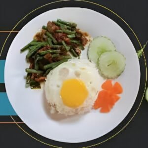 ဖက်ဖစ်ထမင်းကြော် (ကြက်သား/ပင်လယ်စာ) Pad Prik Fried Rice (Chicken/Seafood)