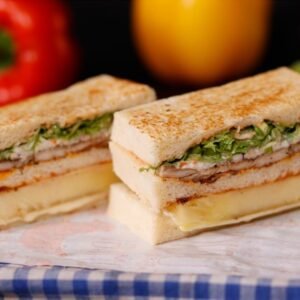 Luxury BBQ Chicken Sandwichလပ်ရှ်ရှီ ကြက်ကင် ဆန်းဒဝစ်