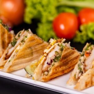 Crispy Chicken Sandwich Mediumကြက်ကြော် မီဒီယမ်ဆန်းဒဝစ်