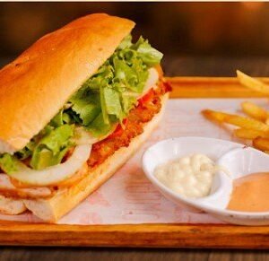 Luxury BBQ Chicken Vietnam Breadလပ်ရှ်ရှီ ကြက်ကင် ဗီယက်နမ် ပေါင်မုန့်