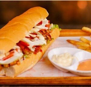 Luxury Crispy Chicken Vietnam Breadလပ်ရှ်ရှီ ကြက်ကြော် ဗီယက်နမ် ပေါင်မုန့်