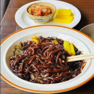 Janjangmyum Soy Bean Noodle (Chicken, Pork, Beef) Janjangmyum 大豆麵（雞肉、豬肉、牛肉）